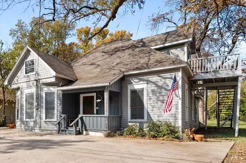216 W Willingham St, Cleburne, TX 76033