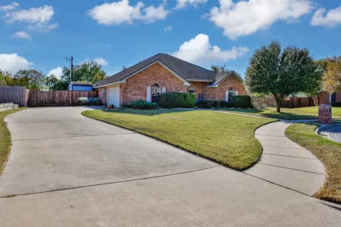 2200 High Meadow Dr, Denton, TX 76208