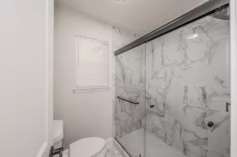 Bath - 1006 N Ector Dr, Euless, TX 76039 photo 3 of 5