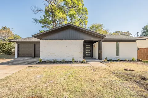 Exterior - 1006 N Ector Dr, Euless, TX 76039 photo 4 of 8