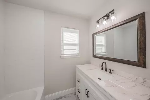 Bath - 1006 N Ector Dr, Euless, TX 76039 photo 4 of 5
