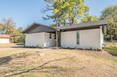 Exterior - 1006 N Ector Dr, Euless, TX 76039 photo 3 of 8