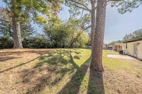 Exterior - 1006 N Ector Dr, Euless, TX 76039 photo 8 of 8