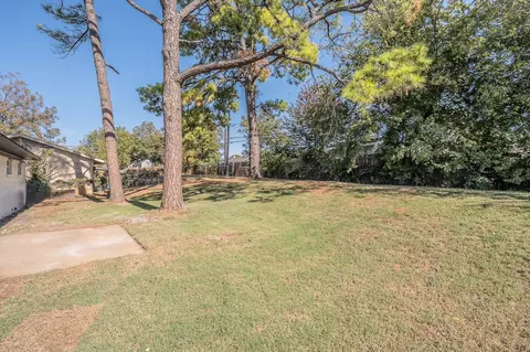Exterior - 1006 N Ector Dr, Euless, TX 76039 photo 5 of 8