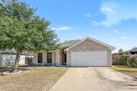 1410 Embercrest Dr, Midlothian, TX 76065