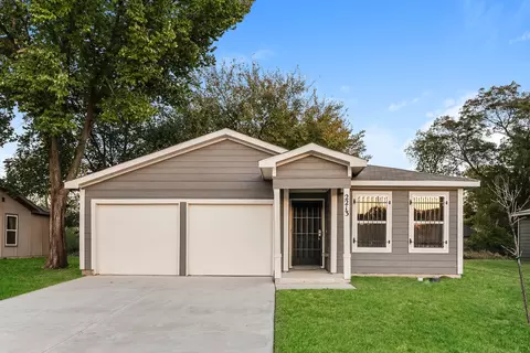 2213 Dillard St, Fort Worth, TX 76105