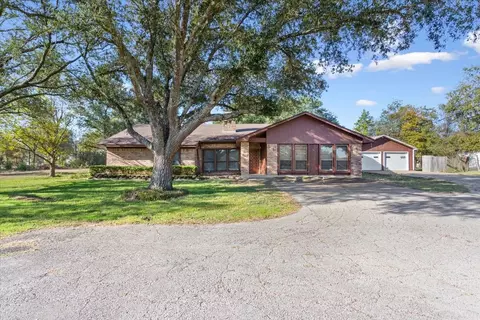 208 S Hedwig St, Riesel, TX 76682