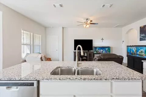 Kitchen - 11204 Echo Dr, Waco, TX 76708 photo 4 of 4