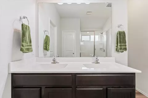 Bath - 11204 Echo Dr, Waco, TX 76708 photo 1 of 3