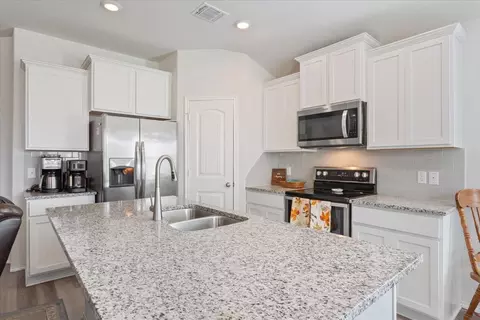 Kitchen - 11204 Echo Dr, Waco, TX 76708 photo 3 of 4