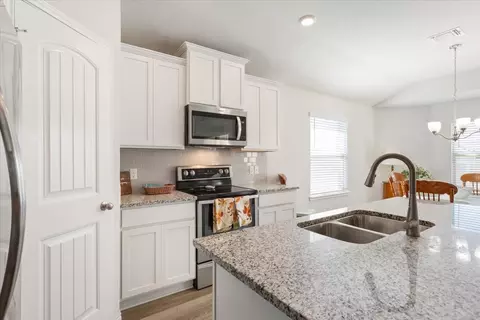 Kitchen - 11204 Echo Dr, Waco, TX 76708 photo 1 of 4
