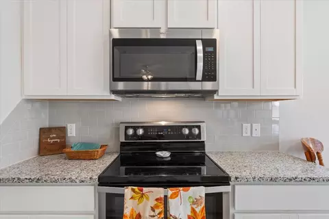 Kitchen - 11204 Echo Dr, Waco, TX 76708 photo 2 of 4
