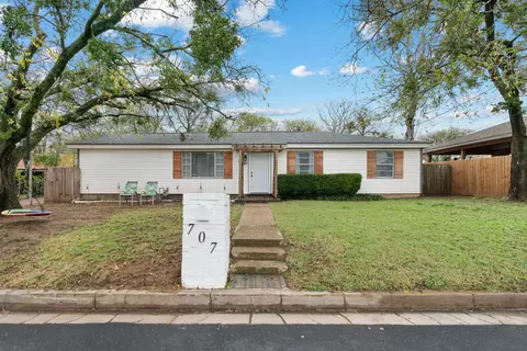 707 N Walnut St, Weatherford, TX 76086