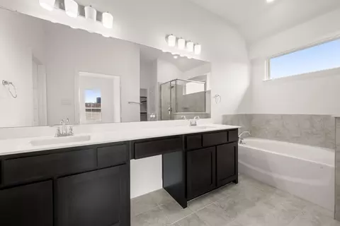 Bath - 808 Stone Eagle Dr, Azle, TX 76020 photo 2 of 4