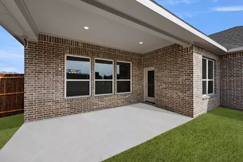 Exterior - 808 Stone Eagle Dr, Azle, TX 76020 photo 3 of 4