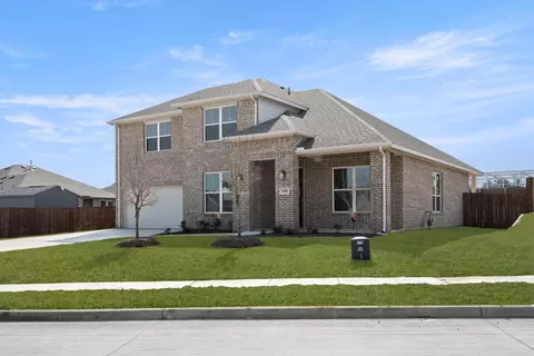 Exterior - 808 Stone Eagle Dr, Azle, TX 76020 photo 2 of 4