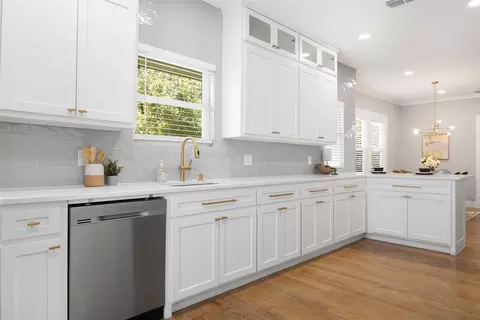 813 Elsbeth St, Dallas, TX 75208