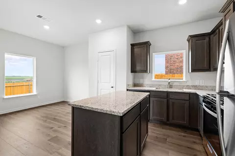 420 Watson Ct, Venus, TX 76084 photo 3