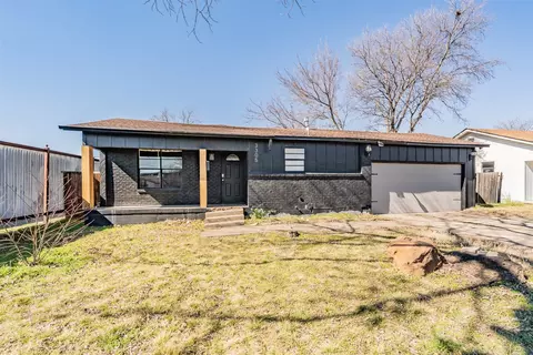 3305 Swan St, Haltom City, TX 76117