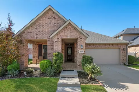 909 Dogwood Trl, Aubrey, TX 76227