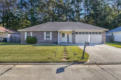7540 Oaktree Ln, Haughton, LA 71037