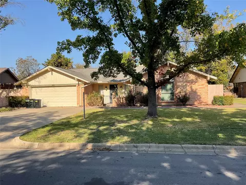9000 Sirocka Dr, Benbrook, TX 76116