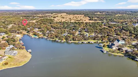 329 Comanche Dr, Lake Kiowa, TX 76240