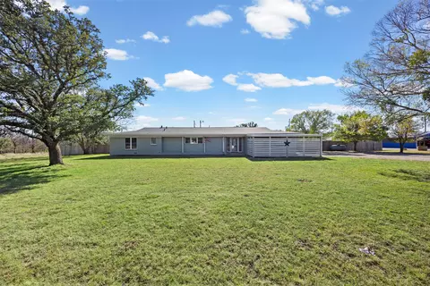 3610 Lakeshore Dr, Weatherford, TX 76087