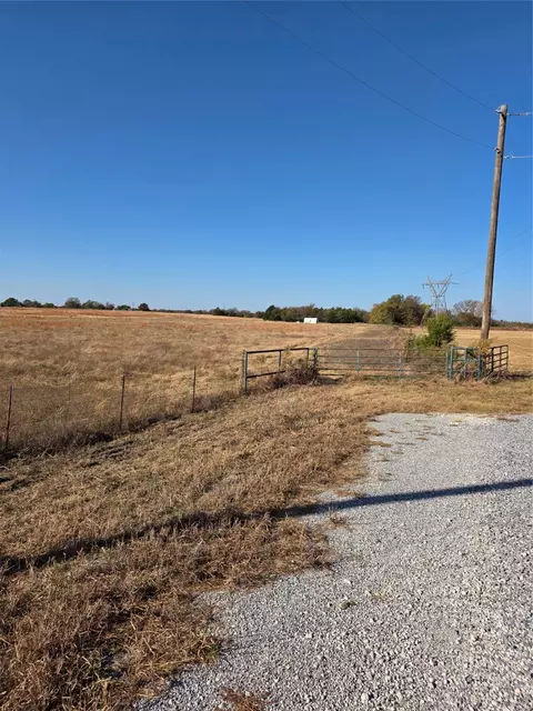 1385 N Fm 1752, Savoy, TX 75479