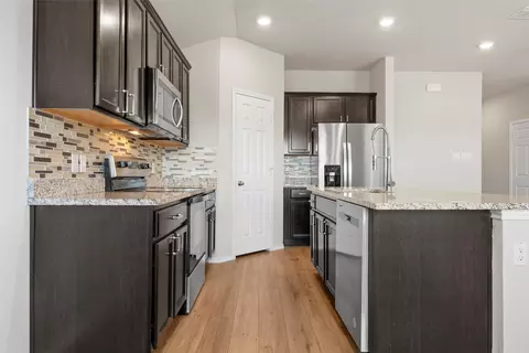 Kitchen - 2709 Sherco Rd, Lorena, TX 76655 photo 2 of 4