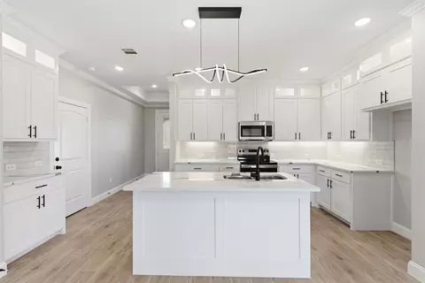 Kitchen - 412 E Ball St, Tom Bean, TX 75489 photo 2 of 3