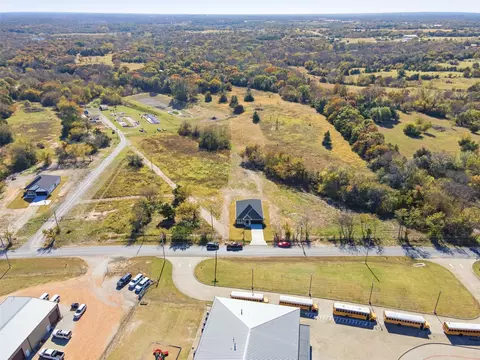 View/Area - 412 E Ball St, Tom Bean, TX 75489 photo 4 of 6