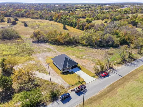 View/Area - 412 E Ball St, Tom Bean, TX 75489 photo 3 of 6
