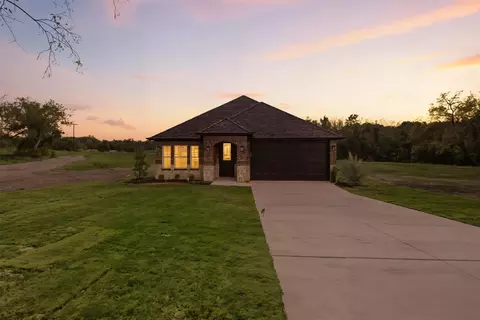 Exterior - 412 E Ball St, Tom Bean, TX 75489 photo 2 of 2