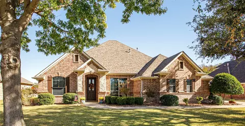 818 N Tejas Dr, Sanger, TX 76266