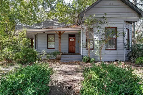 735 N Robinson St, Cleburne, TX 76031
