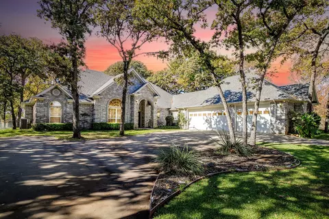 12215 Lake Forest Dr, Azle, TX 76020
