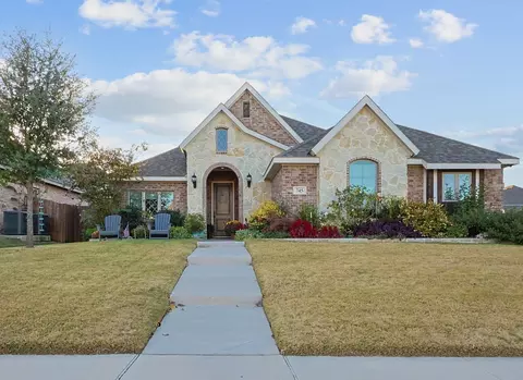 745 Larkspur Ln, Midlothian, TX 76065