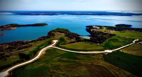 1051 Lakeway Dr, Sanger, TX 76266