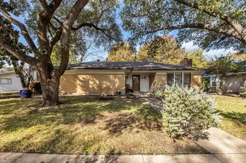 609 Kingsbridge Dr, Garland, TX 75040