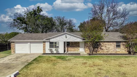 121 Meadow Ln, Aledo, TX 76008