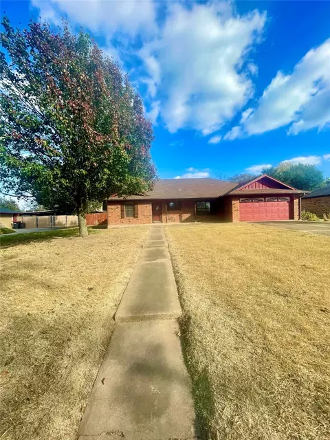 925 42nd St SW, Paris, TX 75460