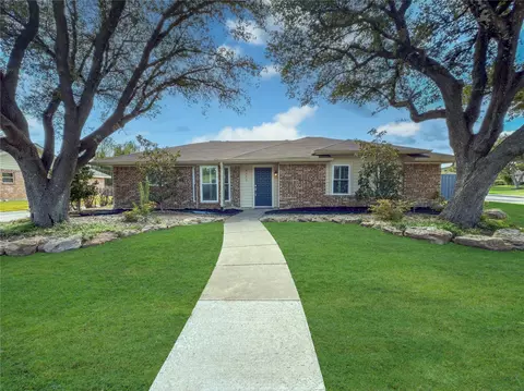 1912 E Branch Hollow Dr, Carrollton, TX 75007
