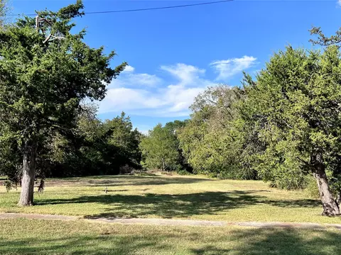 213 Paris St, Ladonia, TX 75449