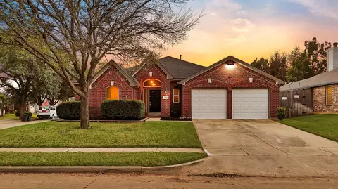 3204 Berkshire Ln, Corinth, TX 76210