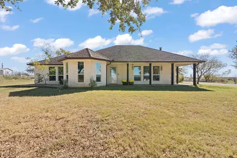 1013 Highland Rd, Cleburne, TX 76033