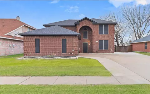 920 Red Oak Trl, Cedar Hill, TX 75104
