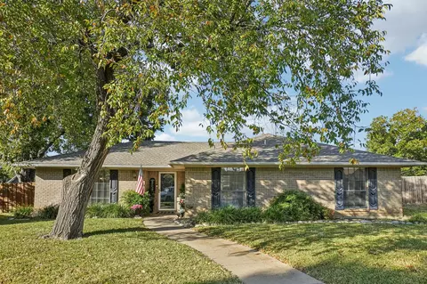 951 Crestwood Cir, Flower Mound, TX 75028