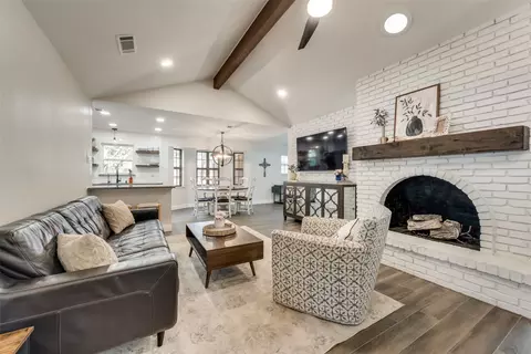 918 Oak Creek Estates Dr, Lewisville, TX 75067