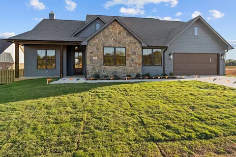 16421 Clearview Dr, Lindale, TX 75771
